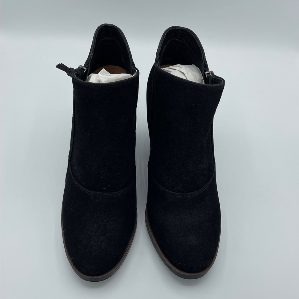 Baretraps Cacie Laser-Cut Ankle Booties in black faux suede Size 8M